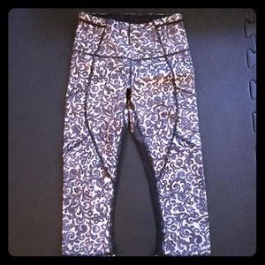 Lululemon size 4 Capri